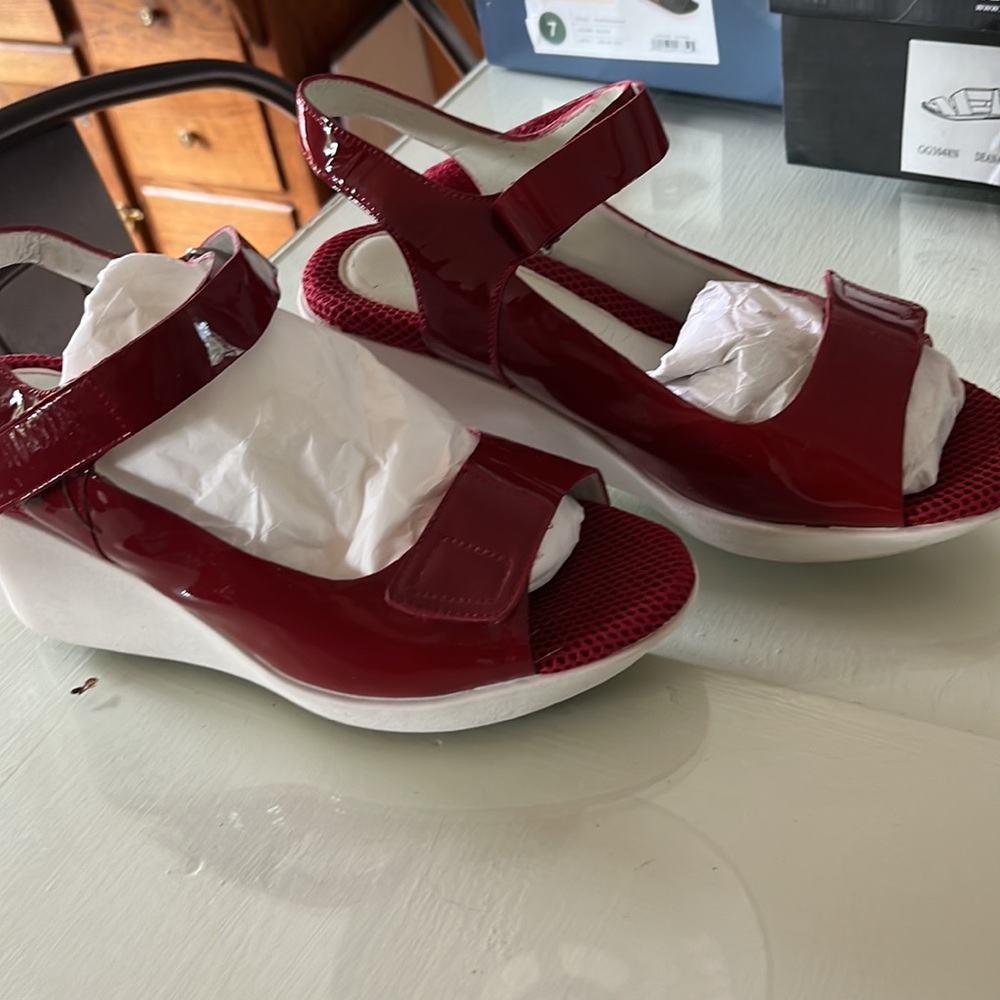 NWOT Easy spirit size 7.5 W antigravity sandals - Picture 4 of 6